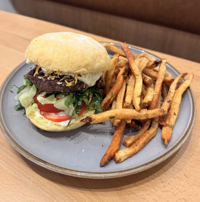 Kids Classic Cheeseburger.