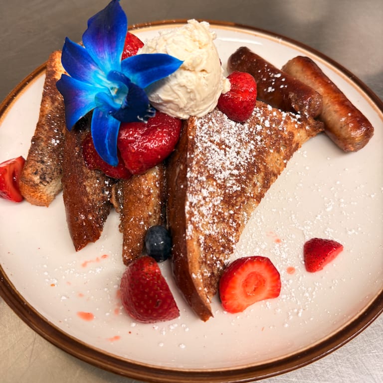 Savor Our Lunch Offerings